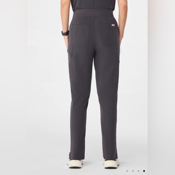 Figs scrub set charcoal HW yolo skinny pants XS reg & Catarina one pocket top XS - Picture 10 of 14